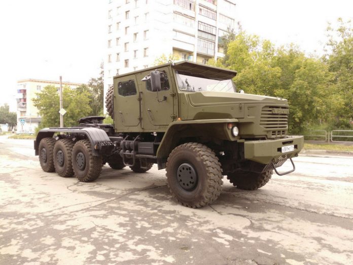 Маз 8х8 тягач военный